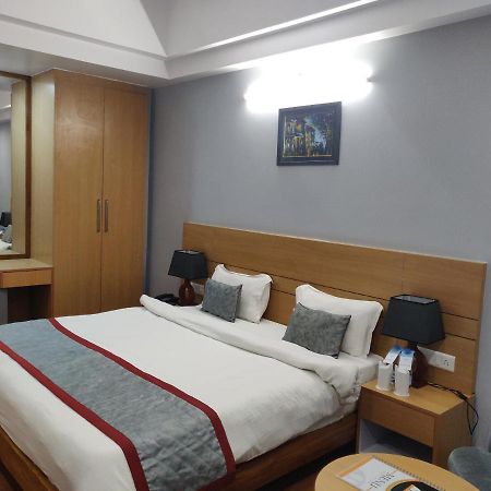 Hotel Sarvin Lucknow Eksteriør bilde