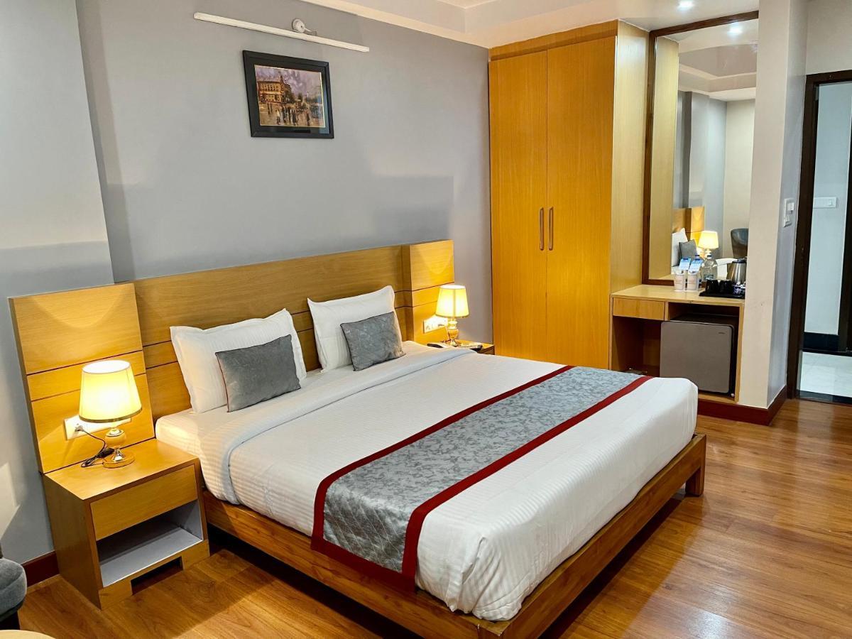 Hotel Sarvin Lucknow Eksteriør bilde